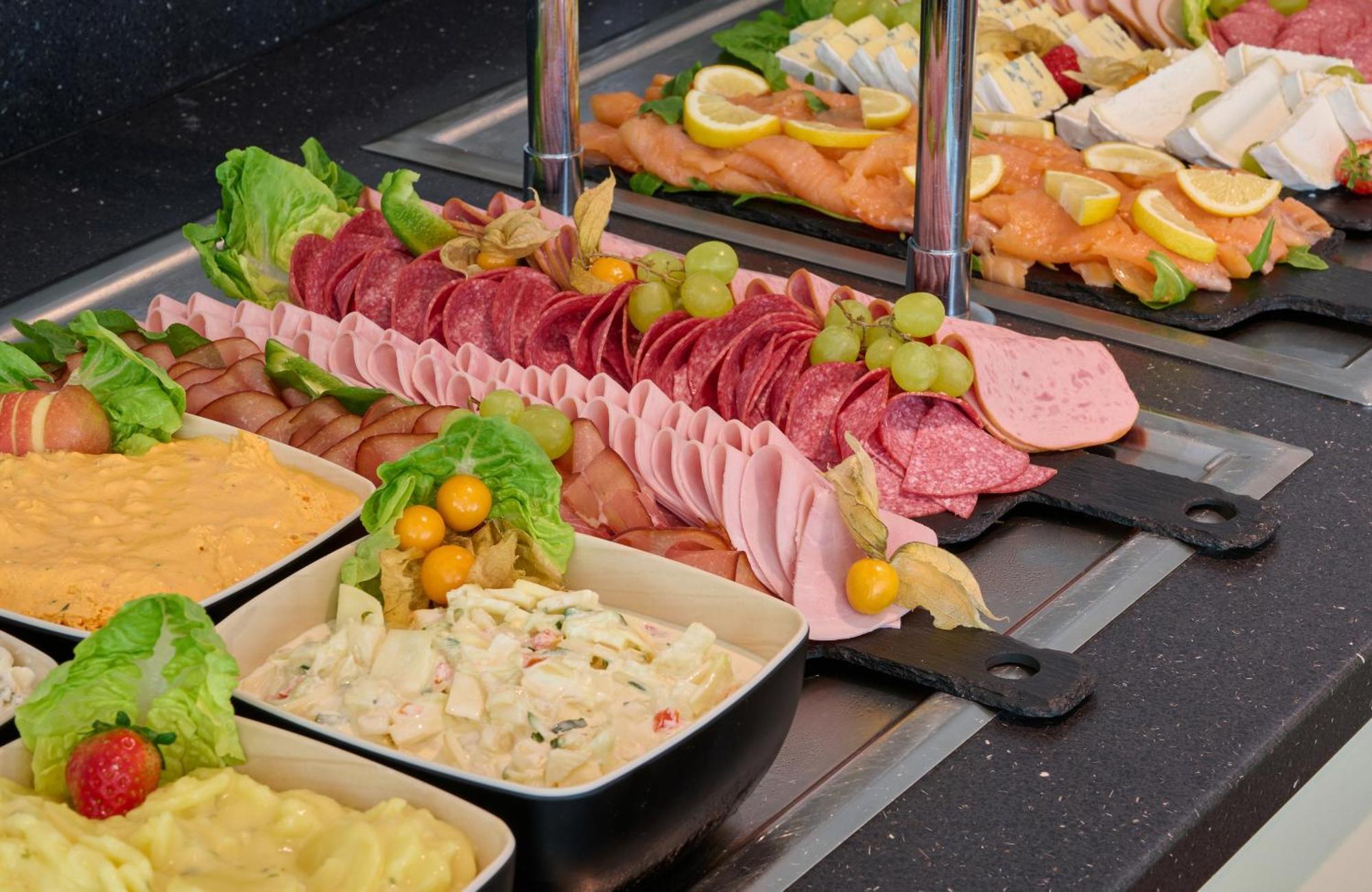Leonardo Hotel & Residenz Muenchen Exterior foto Breakfast buffet